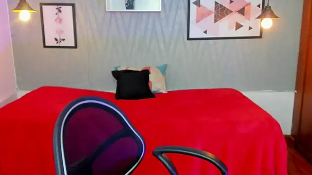 Snapshot of Valeria_roussi chatting on 01-14-25, 02:32 Valeria roussi online show from 01-14-25, 02:32