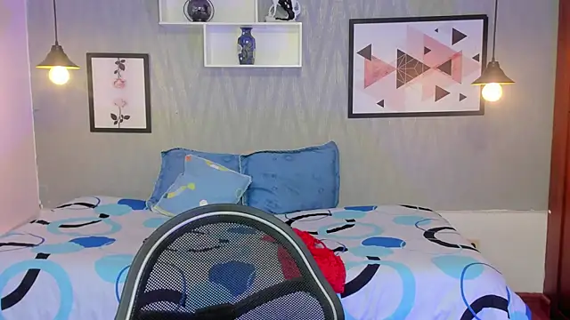 Snapshot of Valeria_roussi chatting on 02-15-25, 01:49 Valeria roussi online show from 02-15-25, 01:49