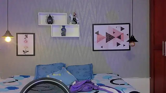 Snapshot of Valeria_roussi chatting on 02-17-25, 02:26 Valeria roussi online show from 02-17-25, 02:26