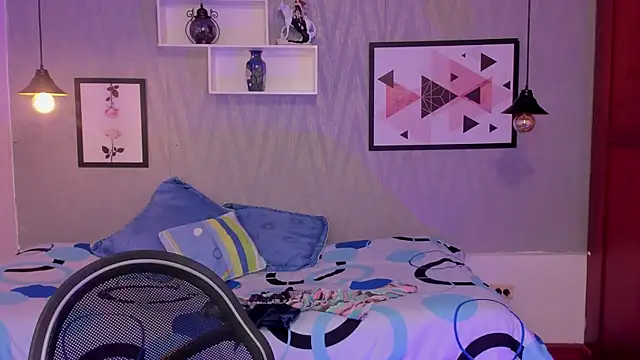 Snapshot of Valeria_roussi chatting on 02-18-25, 02:06 Valeria roussi online show from 02-18-25, 02:06