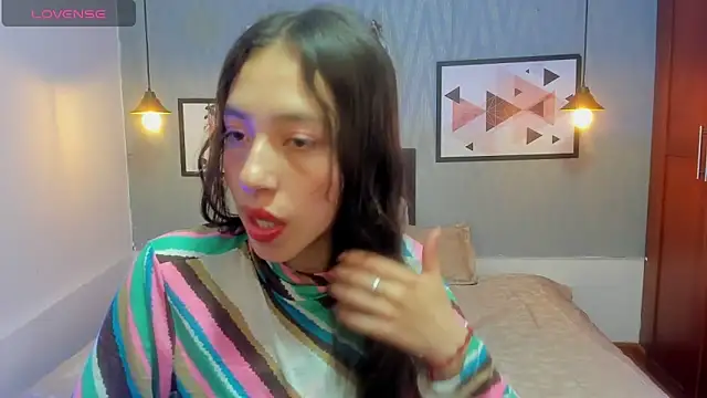 Snapshot of Valeria_roussi chatting on 10-30-25, 02:40 Valeria roussi online show from 10-30-25, 02:40