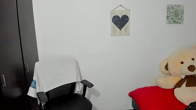 Snapshot of viki_mom chatting on 05-01-26, 02:27 viki mom online show from 05-01-26, 02:27