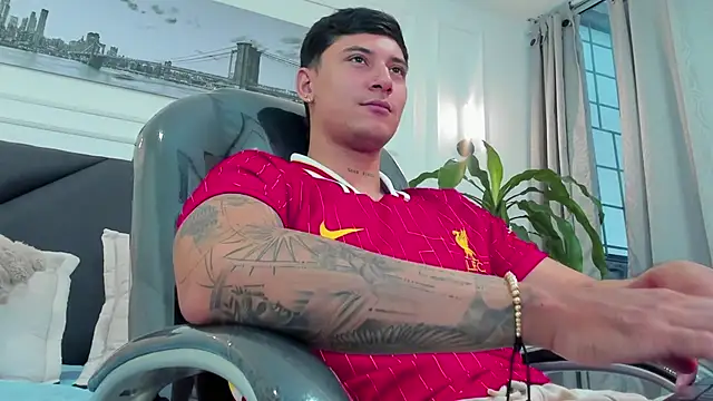 Snapshot of Damian23__ chatting on 11-14-25, 11:53 Damian23 online show from 11-14-25, 11:53