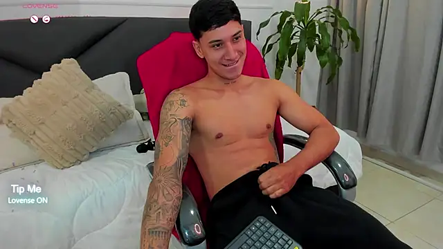 Snapshot of Damian23__ chatting on 11-23-25, 10:26 Damian23 online show from 11-23-25, 10:26