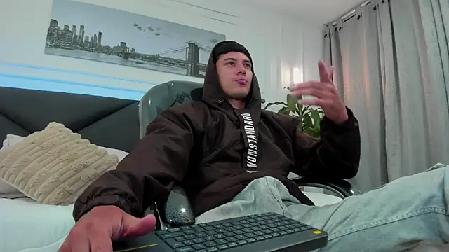 Snapshot of Damian23__ chatting on 11-26-25, 10:49 Damian23 online show from 11-26-25, 10:49