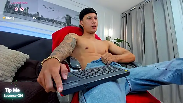 Snapshot of Damian23__ chatting on 12-05-25, 10:24 Damian23 online show from 12-05-25, 10:24