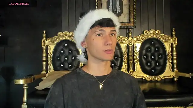 Snapshot of Alexx_tc chatting on 12-27-24, 04:36 Alexx tc online show from 12-27-24, 04:36