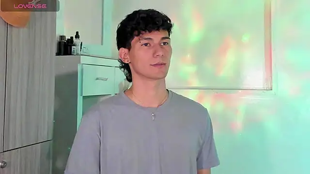 Snapshot of Alexx_tc chatting on 02-18-25, 03:21 Alexx tc online show from 02-18-25, 03:21