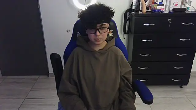 thomascooper7 online show from 02-04-25, 10:13