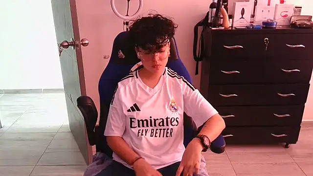 thomascooper7 online show from 02-19-25, 07:27