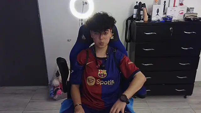 thomascooper7 online show from 02-25-25, 08:41