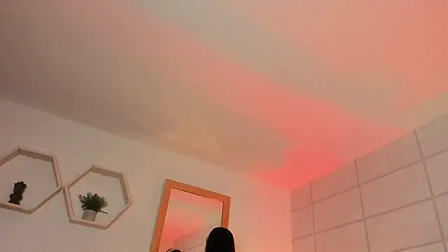 Christine Laam online show from 10-10-25, 12:04