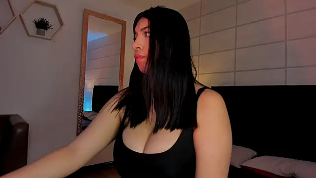 Christine Laam online show from 02-25-26, 12:04