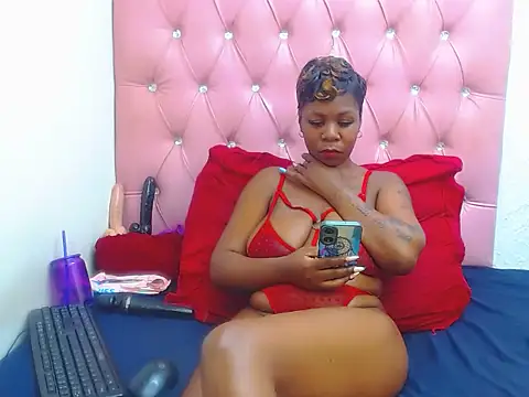 Snapshot of DarkGorgeous chatting on 11-11-25, 04:56 DarkGorgeous online show from 11-11-25, 04:56