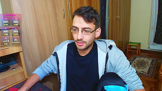 Snapshot of HungEddy chatting on 12-18-24, 04:31 HungEddy online show from 12-18-24, 04:31