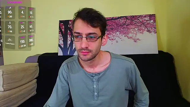 Snapshot of HungEddy chatting on 11-20-25, 04:29 HungEddy online show from 11-20-25, 04:29