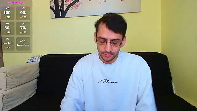 Snapshot of HungEddy chatting on 11-24-25, 08:58 HungEddy online show from 11-24-25, 08:58