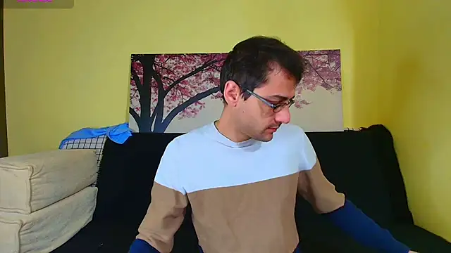 Snapshot of HungEddy chatting on 11-27-25, 08:00 HungEddy online show from 11-27-25, 08:00