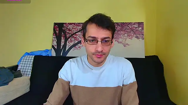 Snapshot of HungEddy chatting on 12-03-25, 02:37 HungEddy online show from 12-03-25, 02:37