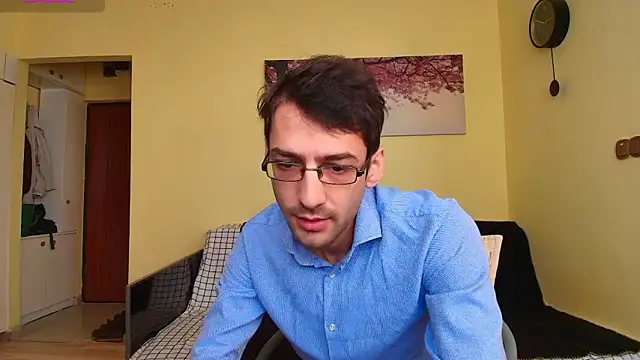 Snapshot of HungEddy chatting on 12-04-25, 08:34 HungEddy online show from 12-04-25, 08:34