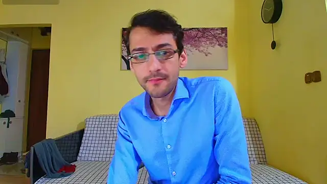 Snapshot of HungEddy chatting on 12-05-25, 08:38 HungEddy online show from 12-05-25, 08:38