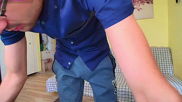 Snapshot of HungEddy chatting on 12-15-25, 09:24 HungEddy online show from 12-15-25, 09:24