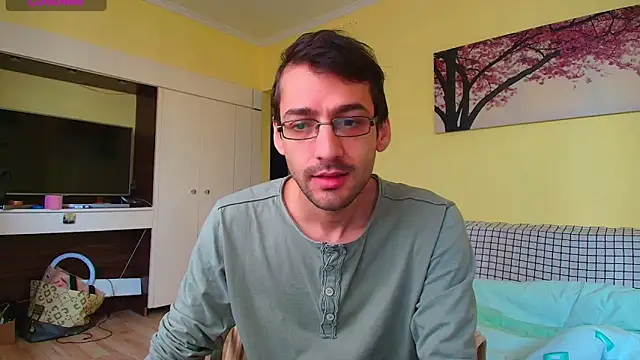 Snapshot of HungEddy chatting on 12-16-25, 09:03 HungEddy online show from 12-16-25, 09:03