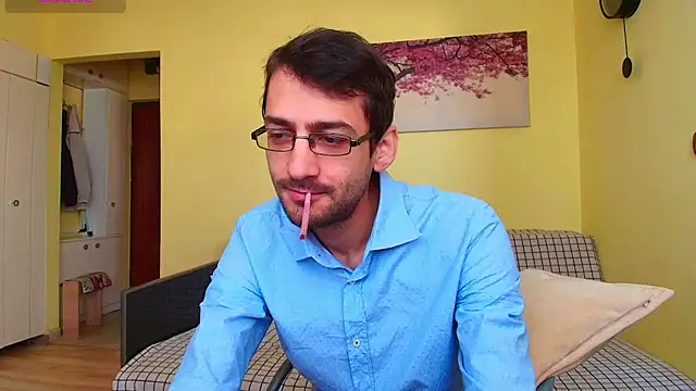 Snapshot of HungEddy chatting on 12-18-25, 09:26 HungEddy online show from 12-18-25, 09:26