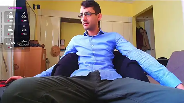 Snapshot of HungEddy chatting on 02-18-26, 09:05 HungEddy online show from 02-18-26, 09:05