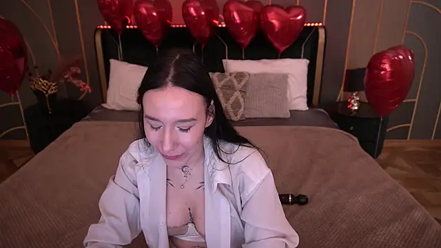 Snapshot of NikkiGoldSide chatting on 02-11-26, 12:37 NikkiGoldSide online show from 02-11-26, 12:37