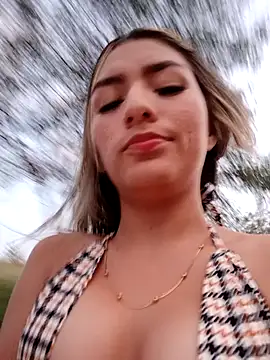 GIRL DONCELLA online show from 12-16-24, 10:45