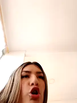 GIRL DONCELLA online show from 03-22-25, 10:04