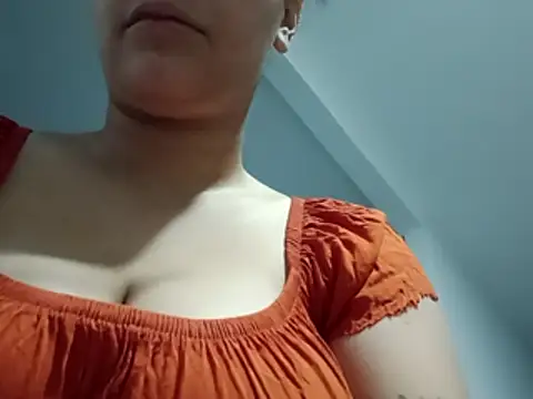 Snapshot of scarlett_diamond11 chatting on 01-18-26, 11:19 scarlett diamond11 online show from 01-18-26, 11:19