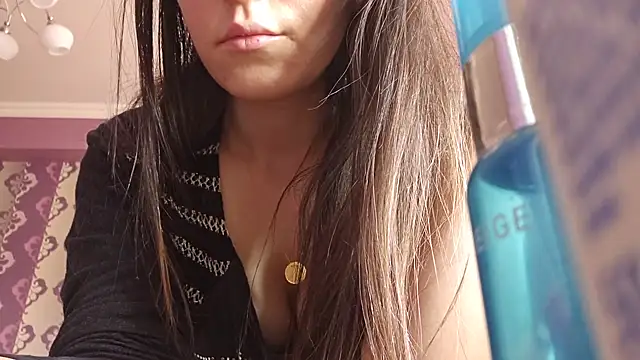 Snapshot of AlejandraDelaney chatting on 12-17-24, 10:01 AlejandraDelaney online show from 12-17-24, 10:01