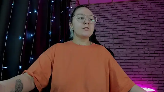 Snapshot of Debbie_Taylor chatting on 01-04-25, 03:28 Debbie Taylor online show from 01-04-25, 03:28