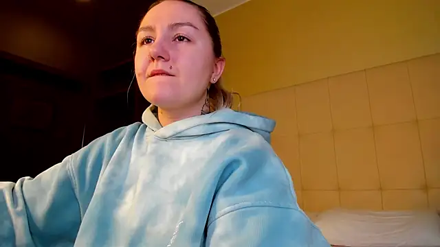 Snapshot of Debbie_Taylor chatting on 11-19-25, 05:13 Debbie Taylor online show from 11-19-25, 05:13