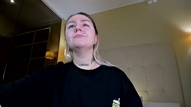 Snapshot of Debbie_Taylor chatting on 11-21-25, 05:22 Debbie Taylor online show from 11-21-25, 05:22