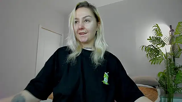 Snapshot of Debbie_Taylor chatting on 11-22-25, 05:34 Debbie Taylor online show from 11-22-25, 05:34