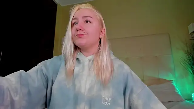 Snapshot of Debbie_Taylor chatting on 11-29-25, 05:16 Debbie Taylor online show from 11-29-25, 05:16