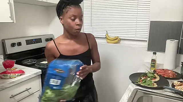 Snapshot of miamiworld chatting on 03-21-25, 11:34 miamiworld online show from 03-21-25, 11:34