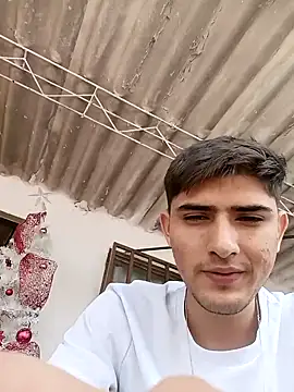 Snapshot of PhilipRich chatting on 12-17-25, 03:40 PhilipRich online show from 12-17-25, 03:40