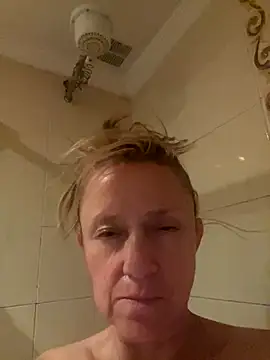 Snapshot of issa_soto_ chatting on 09-30-25, 04:45 issa soto online show from 09-30-25, 04:45