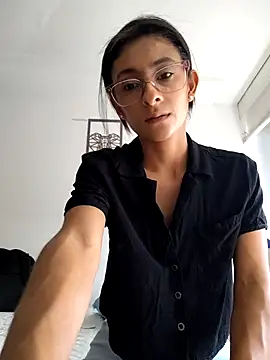 Snapshot of thedianakaro chatting on 02-20-25, 02:35 thedianakaro online show from 02-20-25, 02:35