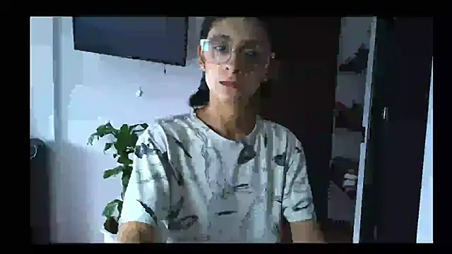 Snapshot of thedianakaro chatting on 03-09-25, 05:49 thedianakaro online show from 03-09-25, 05:49