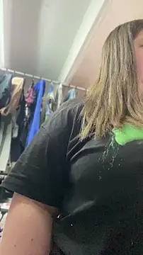 Chloee ep online show from 04-21-26, 01:06