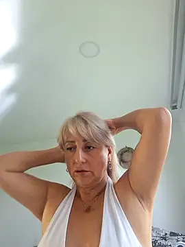 Snapshot of almaluna7 chatting on 02-10-26, 10:03 almaluna7 online show from 02-10-26, 10:03