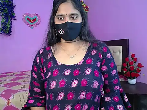 Hot Maleka online show from 03-11-26, 04:35