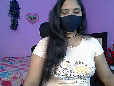 Hot Maleka online show from 04-12-26, 05:07