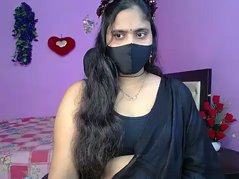 Hot Maleka online show from 05-13-26, 04:48