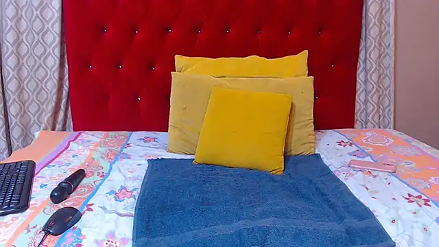 Snapshot of sexychocolatbox10 chatting on 10-21-25, 05:08 sexychocolatbox10 online show from 10-21-25, 05:08